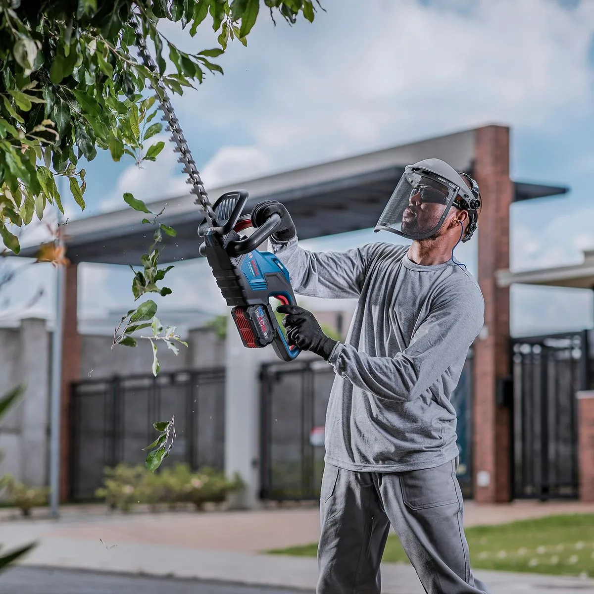 Aparador de cerca viva Bosch GHE 18V-60 Brushless Sem bateria