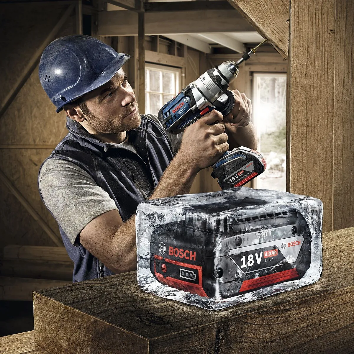 Kit Bosch 2 baterias GBA 18V 4,0Ah e Carregador GAL 1880 CV 220V