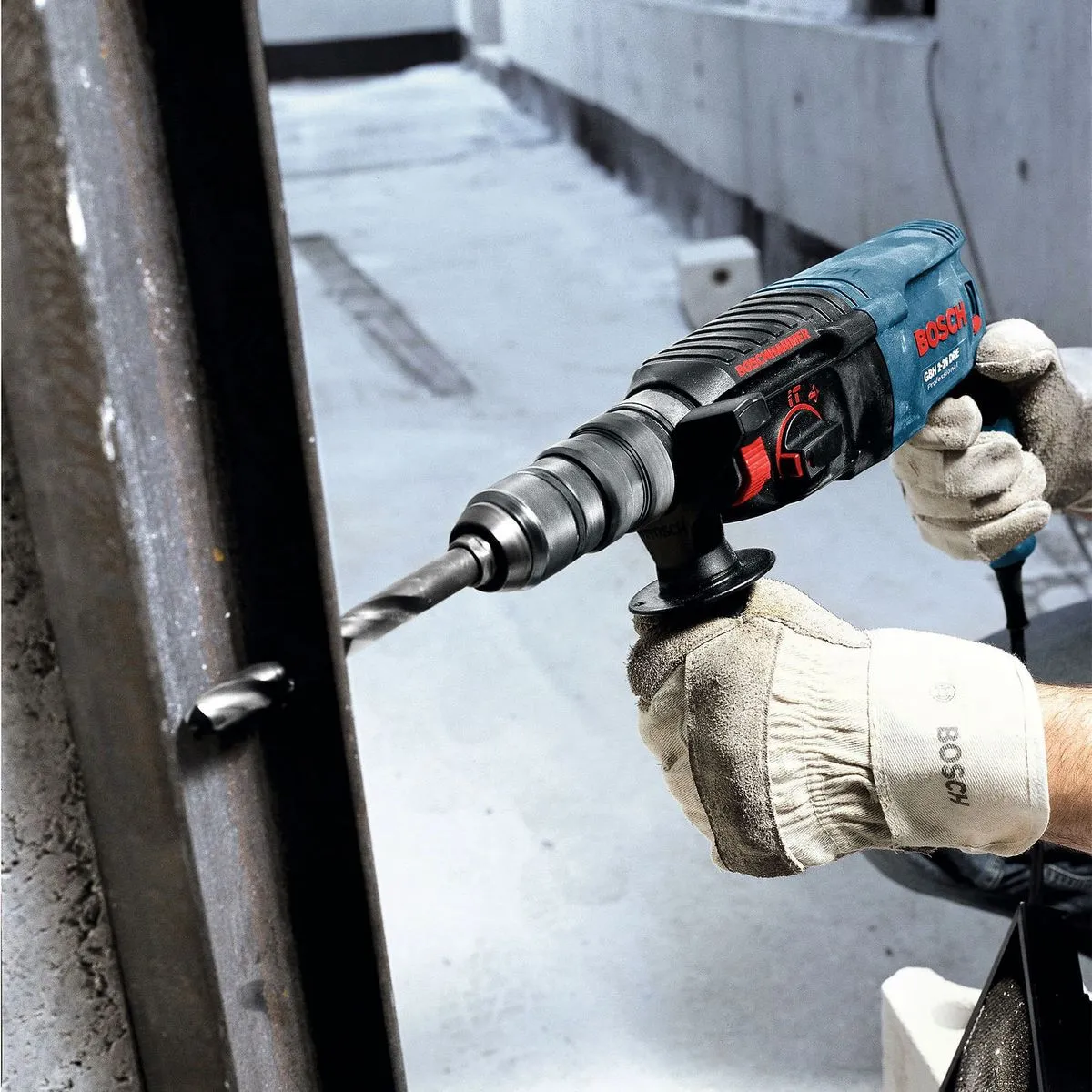 Martelete rompedor Bosch GBH 2-26 DRE, 800W em maleta
