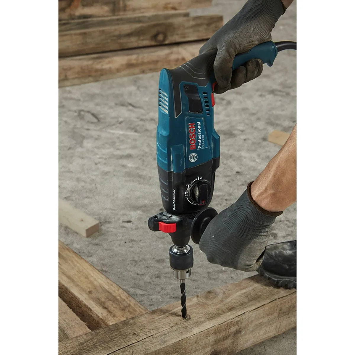 Martelo rompedor Bosch GBH 220 720W em maleta