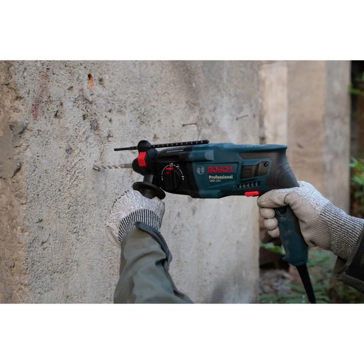 Martelo rompedor Bosch GBH 220 720W em maleta