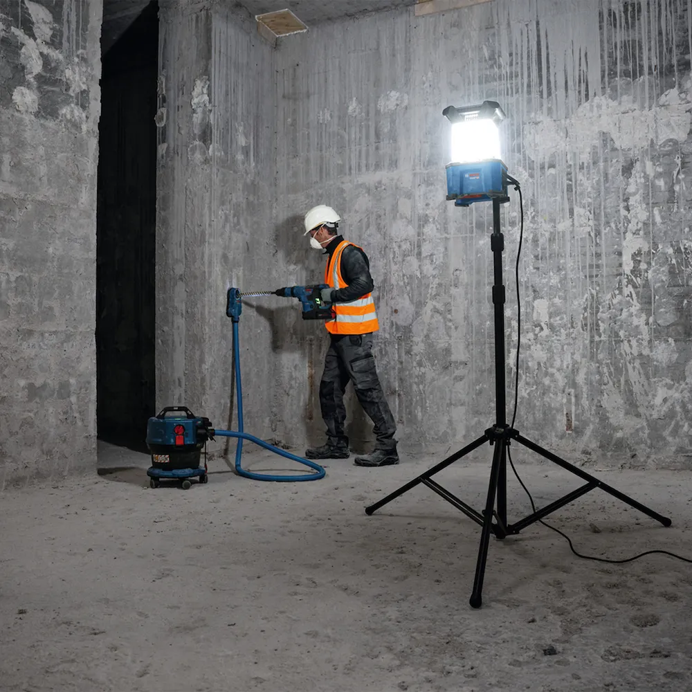 Refletor LED a bateria Bosch GLA 18VH-7500 sem bateria