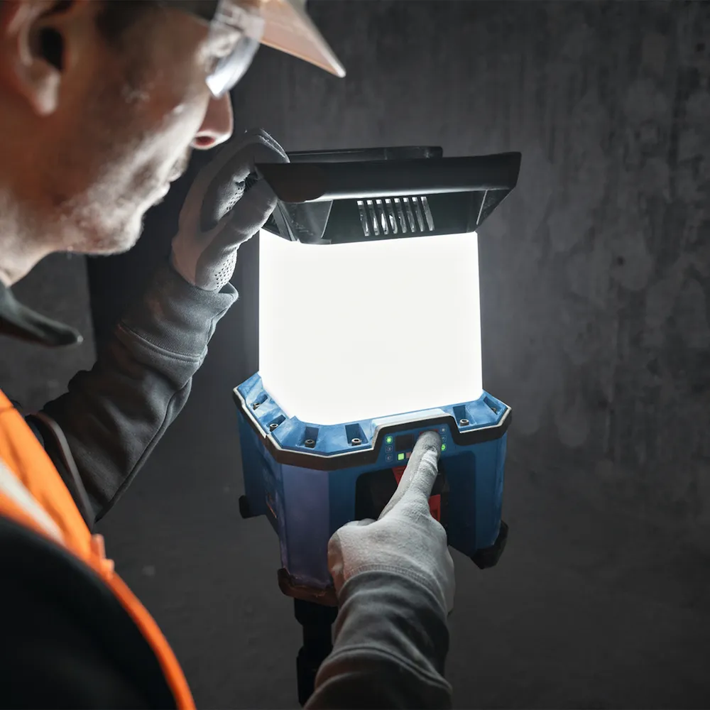 Refletor LED a bateria Bosch GLA 18VH-7500 sem bateria