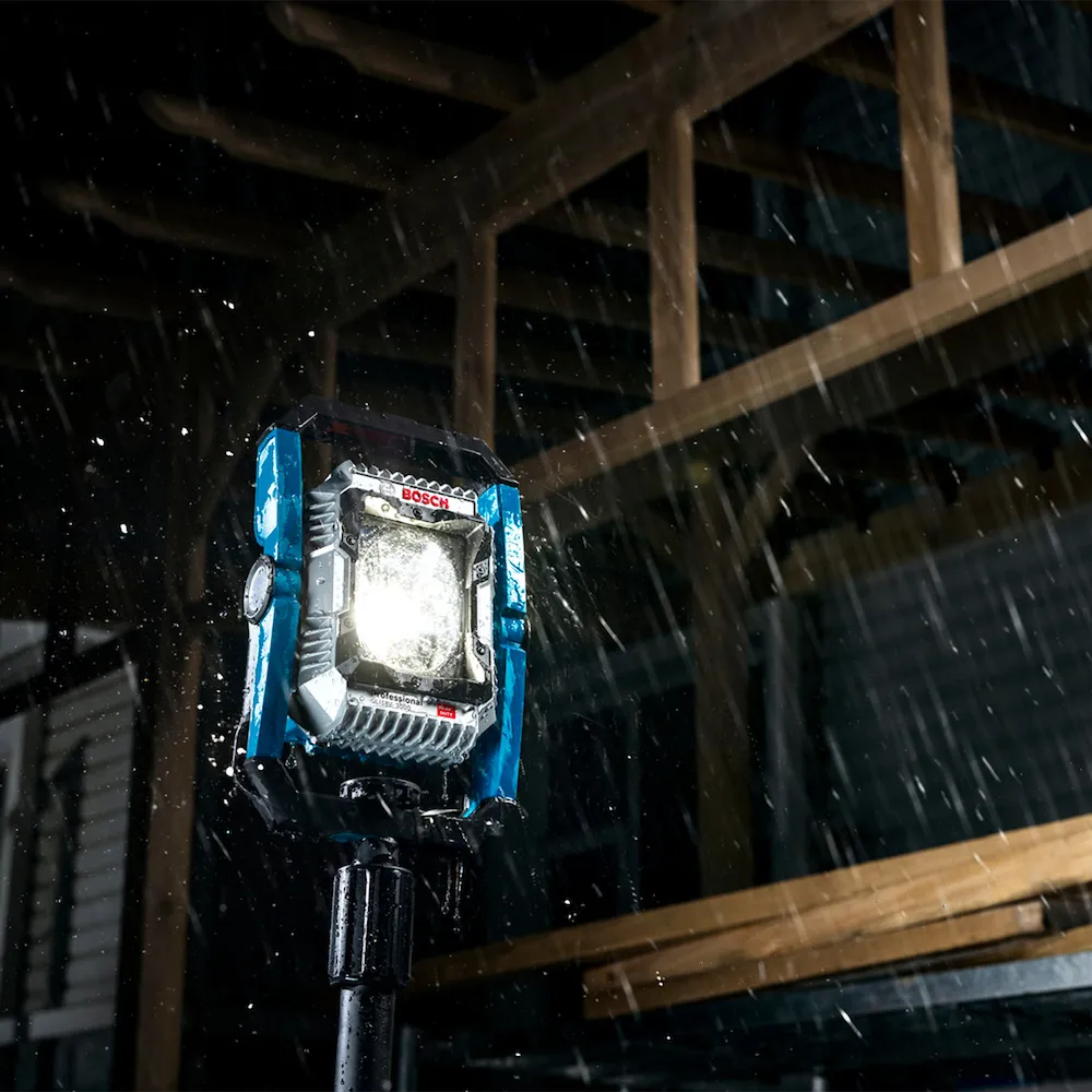 Refletor LED a bateria Bosch GLI 18V-3000 sem bateria