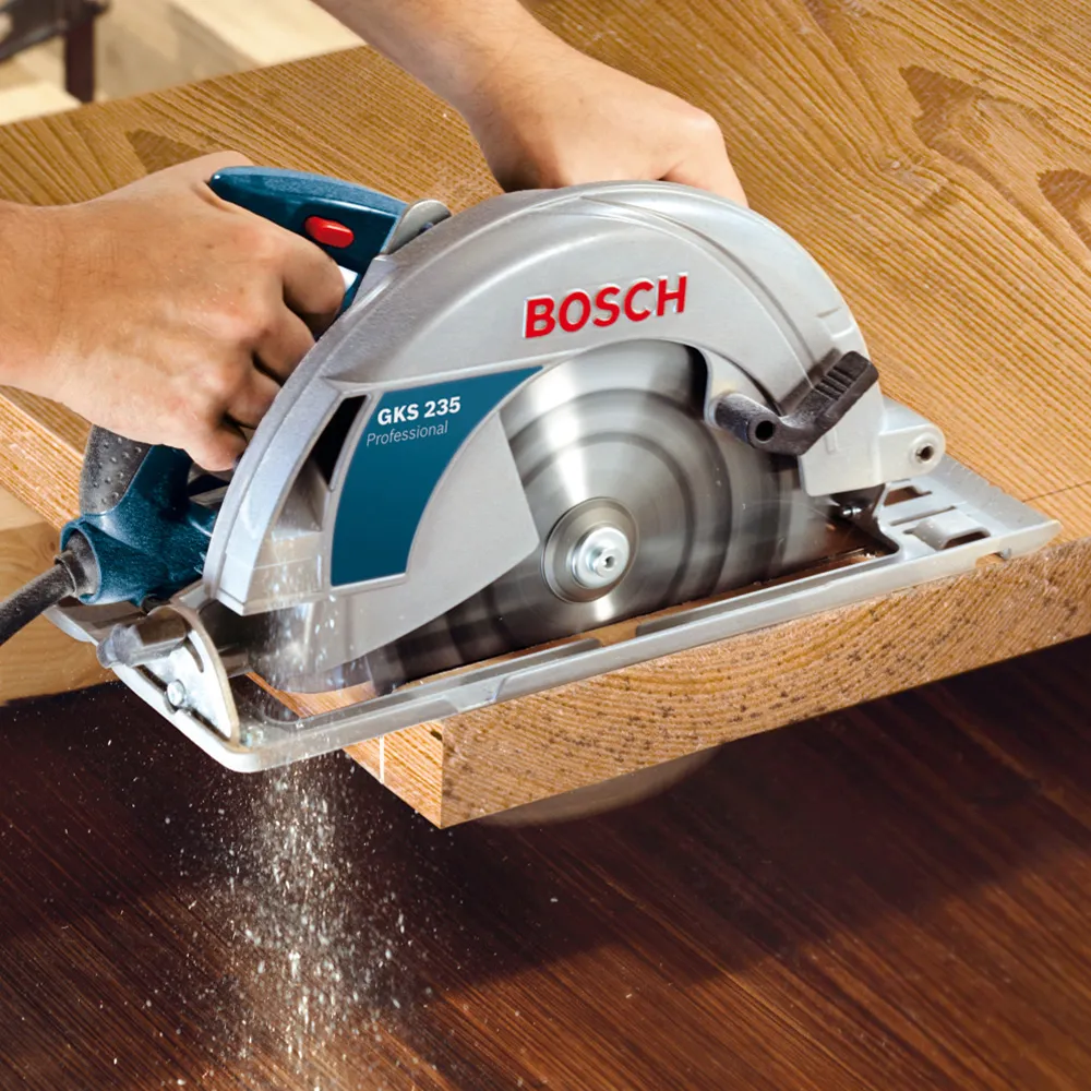 Serra Circular Bosch GKS 235 1700W com 1 Disco e Guia